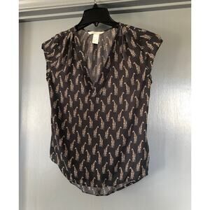 H&M Conscious Giraffe Animal Print Shirt gray short cap sleeve Sz 2 V-neck